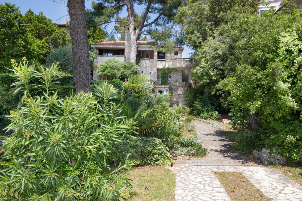 Luca'S Apartment Pula Exterior photo